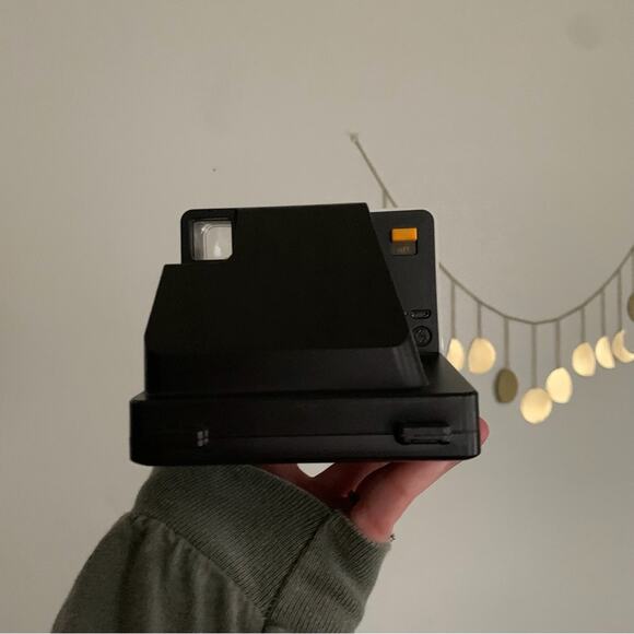 Polaroid Originals One Step 2 Camera - Picture 4 of 9